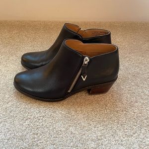 Vionic Jolene Black Leather Booties